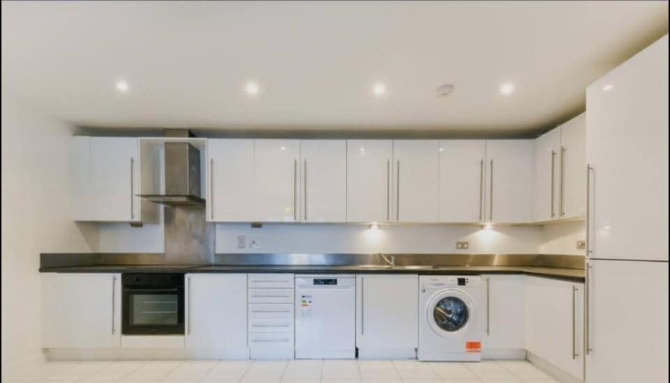 O2 & Excel Zone 2 Sleeps 6 Appartamento Londra