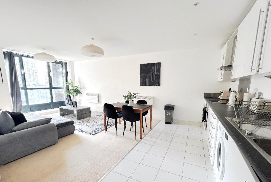 O2 & Excel Zone 2 Sleeps 6 Appartamento Londra