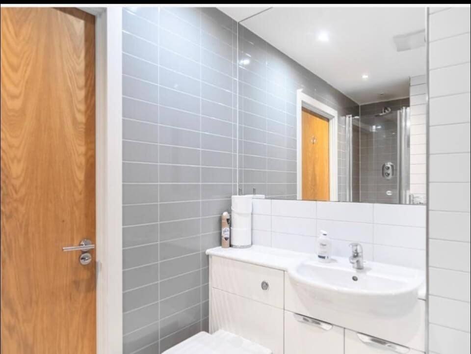 O2 & Excel Zone 2 Sleeps 6
